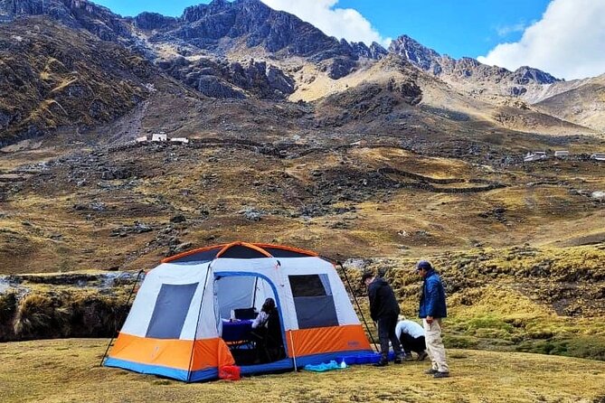 Rainbow Mountain & Red Valley Premium Tour with picnic - A hot buffet lunch is part of the value