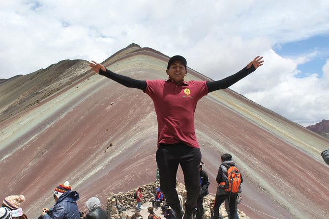 Rainbow Mountain Tour Vinicunca (Full Day) - Walking the 7-kilometer route to Vinicunca