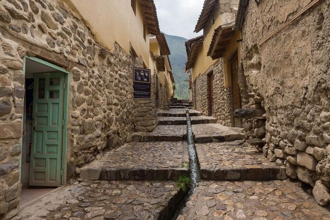 Sacred Valley: Chinchero, Maras, Moray, Ollantaytambo Private or Small-Group - Chinchero begins with living textile traditions