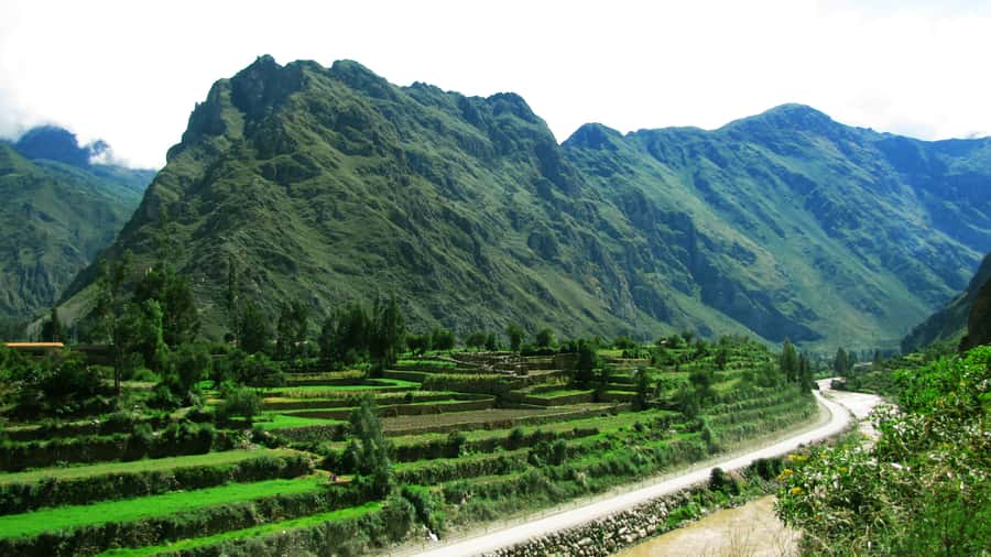 Sacred Valley & Machu Picchu by Train: 2-Day, 1-Night Tour - Mirador Taray and the first view of the valley
