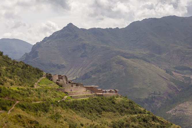 Sacred Valley - Pisac and Ollantaytambo day tour - Manos de la Comunidad and the Andean animal stop