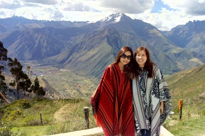 Sacred Valley - Pisac and Ollantaytambo day tour - The weaving demonstration and commercial stops