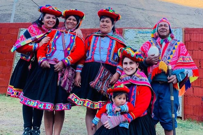 Sacred Valley Textile Workshop – Dyeing & Weaving in Cusco - Sitting at the backstrap loom