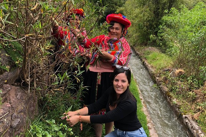 Sacred Valley Textile Workshop – Dyeing & Weaving in Cusco - Traditional clothing, dancing, and the workshop shop