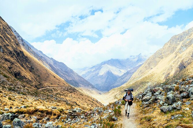 Small Group 5 Days Salkantay and Machu Picchu by Llactapata Tour - Day 3: Forest paths, coffee, cacao, and Lucmabamba