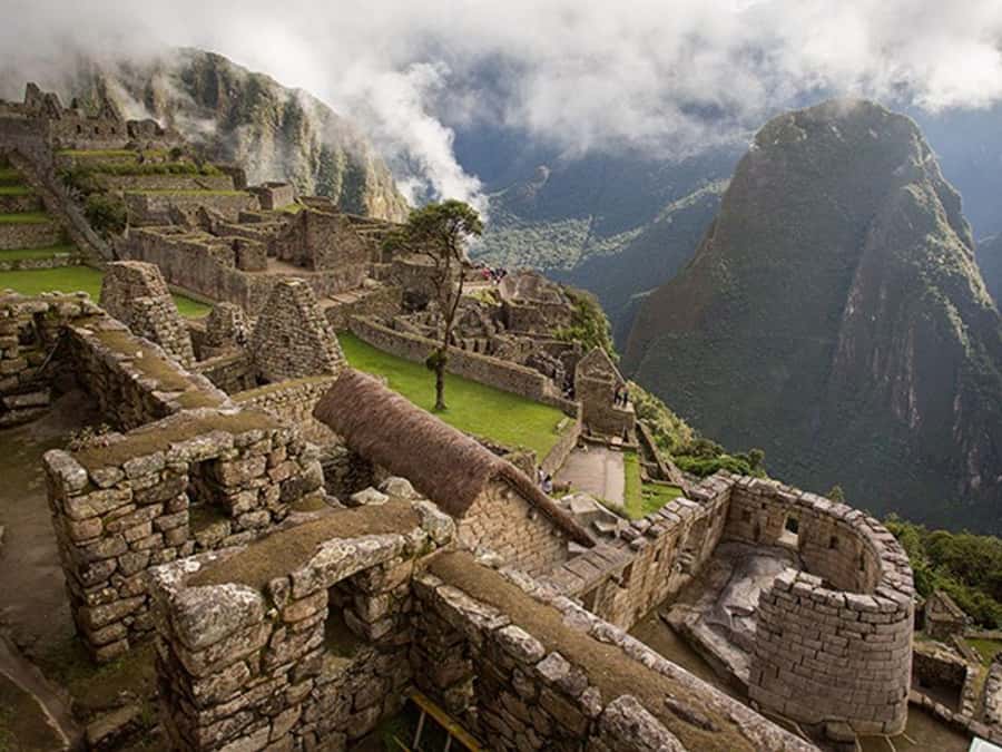 TOUR TO MACHU PICCHU FULL DAY BY TRAIN – The Best Adventure - 4:00 AM in Cusco, then across the Sacred Valley