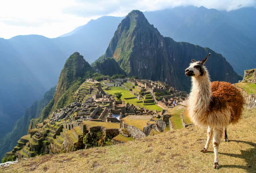TOUR TO MACHU PICCHU FULL DAY BY TRAIN – The Best Adventure - Meeting the guide in Aguas Calientes