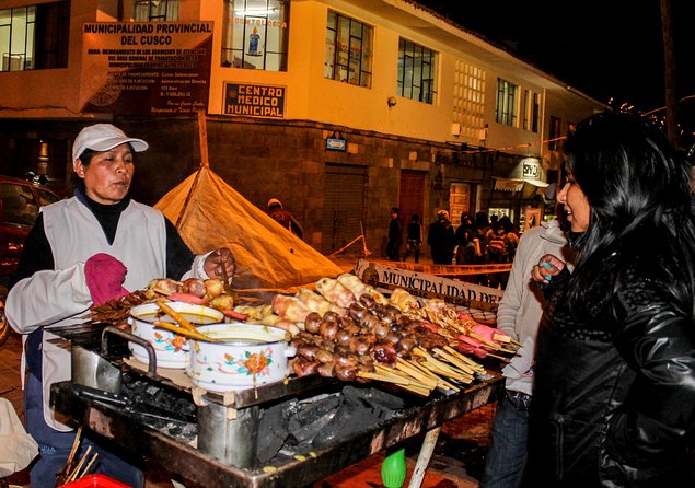 Walking Culinary Experience - The first course: restaurant food and Peruvian drinks
