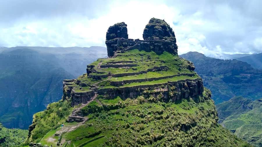 "Waqra Pucara, The Majestic Fortress Revealing Secrets of the Andes". - Breakfast near Acomayo and the road to Pomacanchi Lagoon